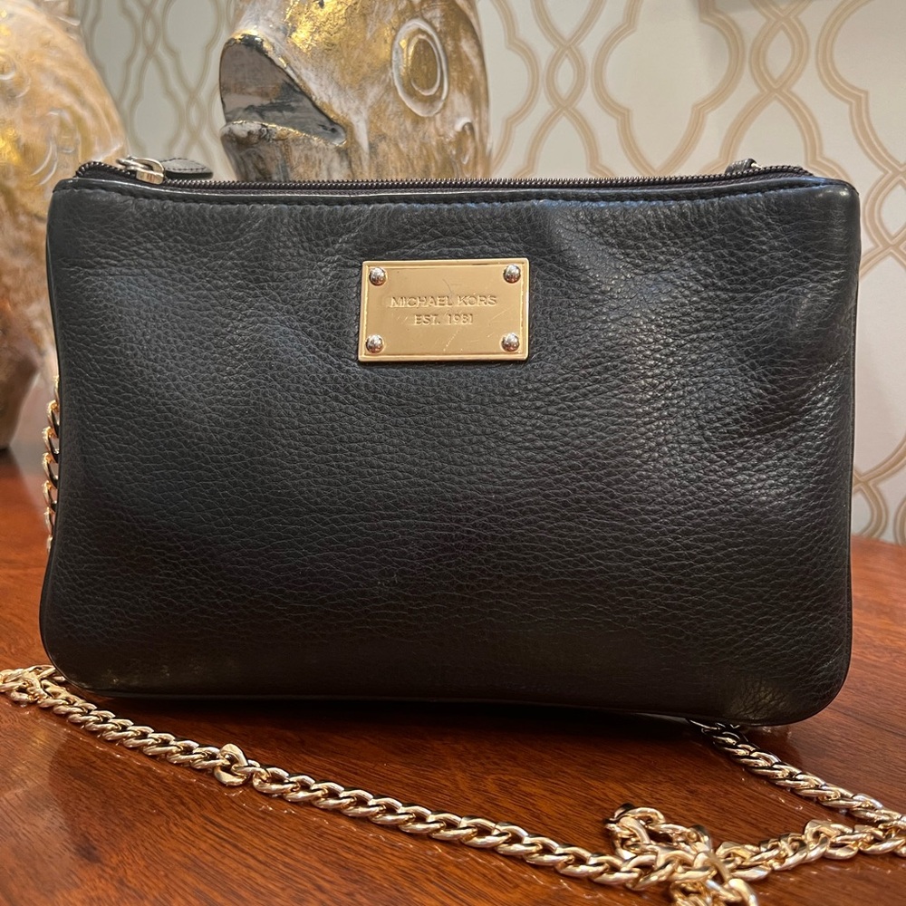 Michael Kors Bedford Gusset Triple Zip Pebbled Buckle Leather Crossbody - Picture 2 of 11
